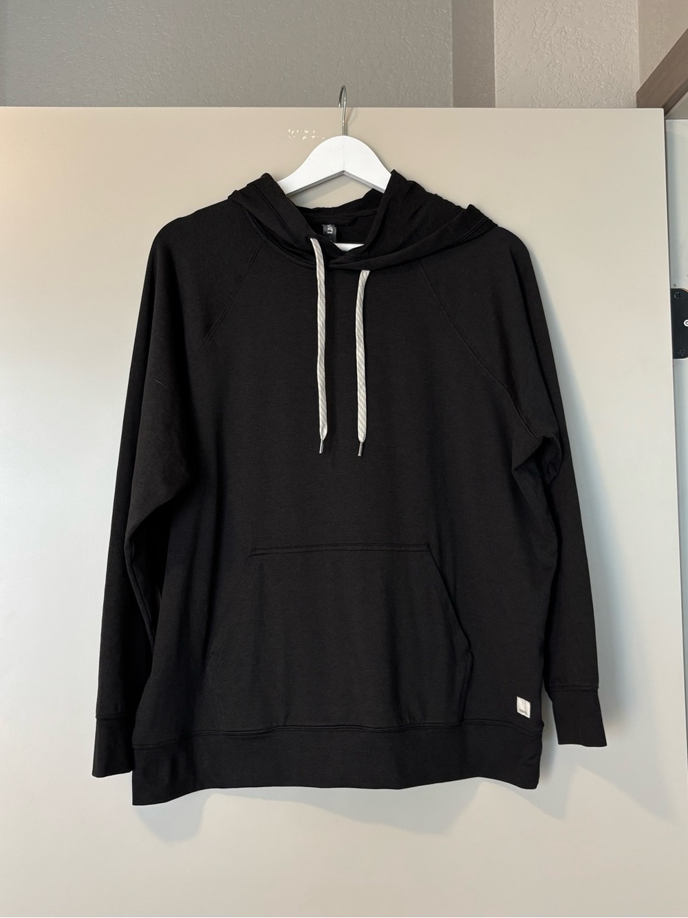 Women’s vuori halo essential black hoodie yoga Pilates athleisure activewear